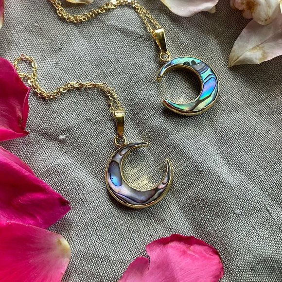 *NWT* Estrella & Luna ✨ + 🌙 *AURORA* ABALONE MOON NECKLACE (GOLD) - Picture 4 of 8